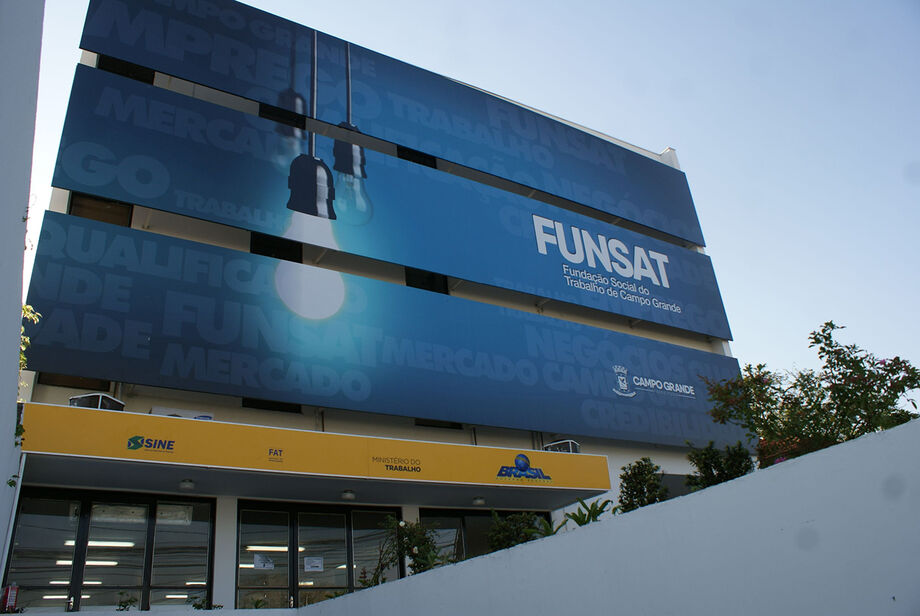 A Agência de Empregos da Funsat realiza os serviços de habilitação ao seguro-desemprego, Carteira de Trabalho, cursos de qualificação profissional e disponibiliza vagas exclusivas para pessoas com deficiência