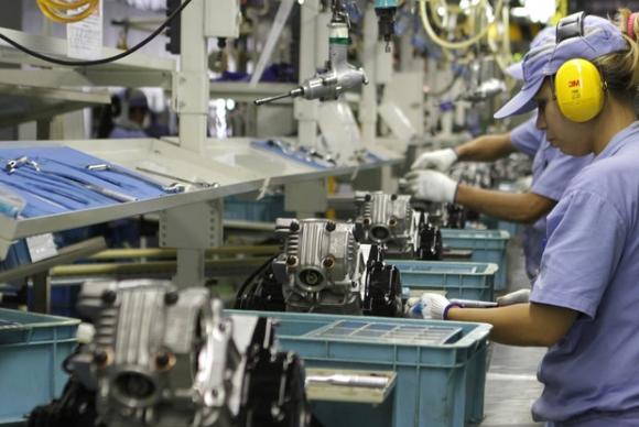 O emprego e a massa real de salários ficaram estáveis