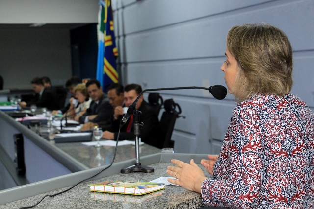 Cabe aos vereadores fazer proposições de melhoras para as mulheres, disse juíza