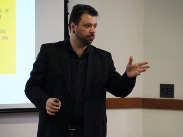 Vitorino é professor de marketing político