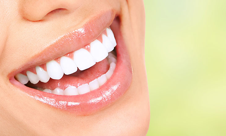 Neste cenário, entre tratamentos de saúde e estética, o clareamento dental tem se tornado um dos mais populares