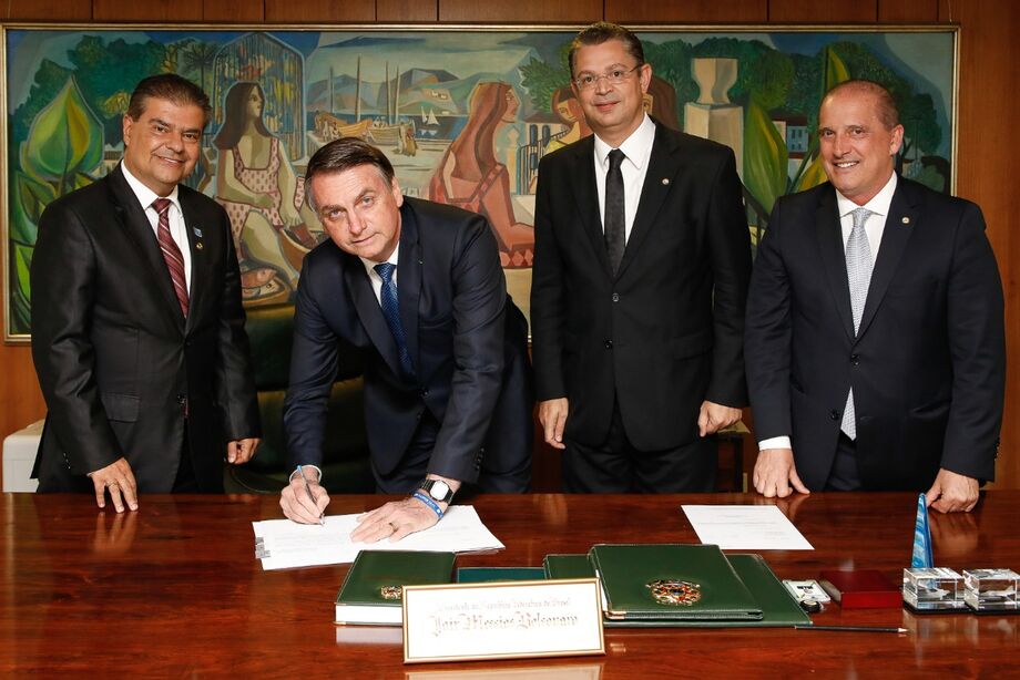O presidente Jair Bolsonaro sancionou ontem, às 17h35, o projeto 1783/19 de autoria do deputado federal Sóstenes Cavalcante (DEM-RJ), aprovado pelo Senado