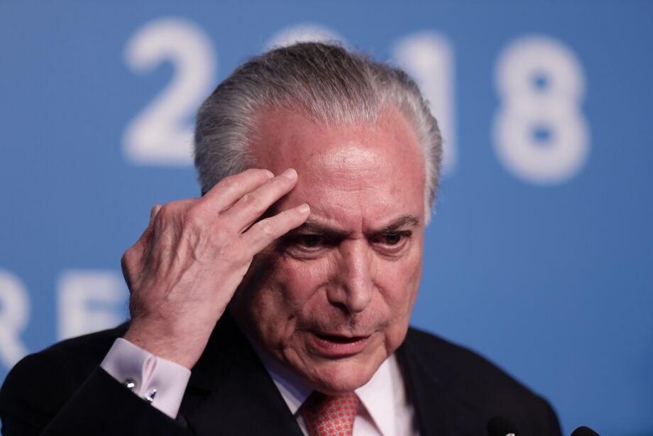 Entre os pagamentos, estão R$ 500 com clube, R$ 9 mil com funcionários, R$ 1,5 mil com diarista, R$ 13 mil com cartões de crédito do ex-presidente e sua mulher, Marcela, e outros débitos, que segundo a magistrada, chegam a R$ 51,9 mil