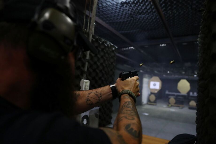 Pela nota técnica, o decreto também teria extrapolado o poder regulamentar ao conceder o porte de arma de fogo geral e irrestrito a colecionadores e caçadores, presumindo, de forma absoluta, que tais categorias cumprem o requisito de “efetiva necessidade”