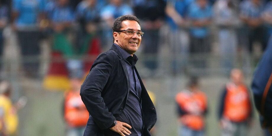 A estreia de Luxemburgo no comando da equipe cruzmaltina deverá ocorrer no dia 19, contra o Avaí, em São Januário