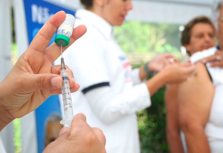 Os 68 locais de vacinação funcionam de segunda a sexta-feira e as salas de vacinação ficam abertas de acordo com o horário estabelecido para cada local