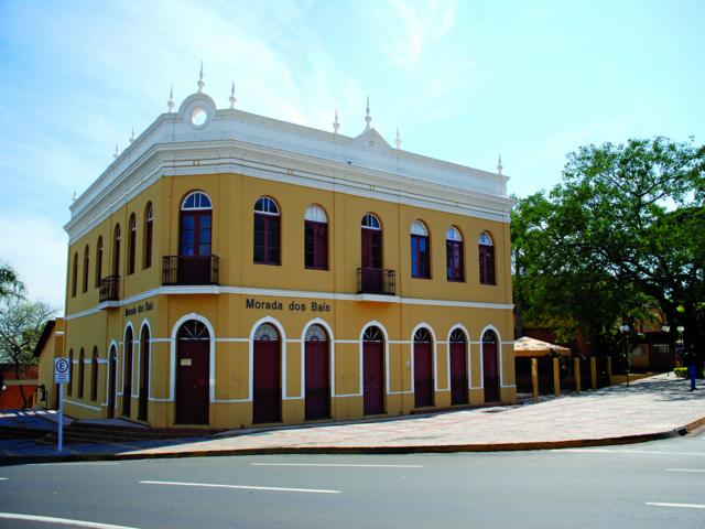 Os shows começam sempre às 20 horas