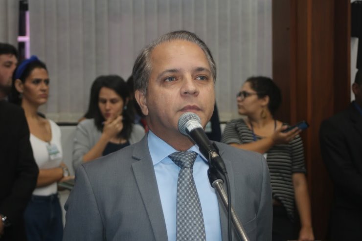 Embate com deputado petista aconteceu na sessão desta quarta-feira