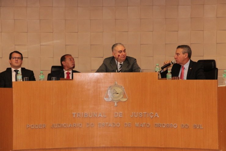 Deputado Paulo Corrêa, presidente da Assembleia Legislativa, na abertura da audiência pública sobre emolumentos cartorários
