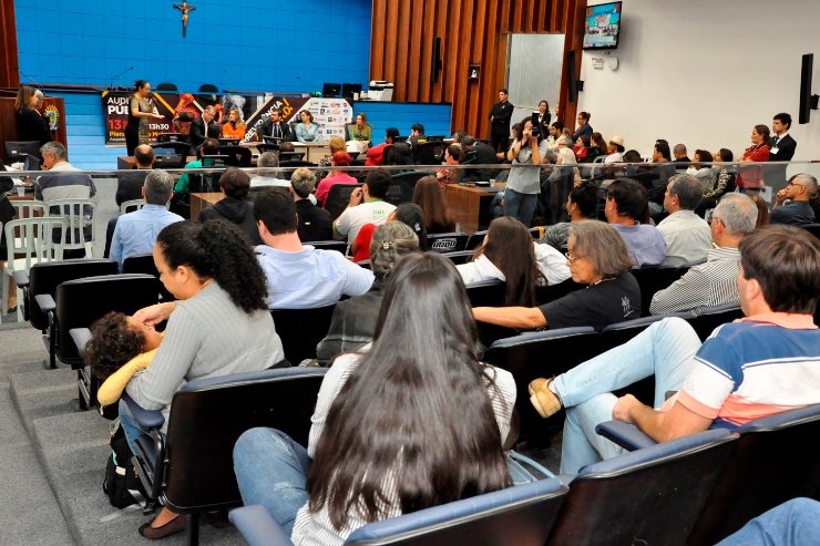 Público lotou o Plenário Deputado Júlio Maia, na Casa de Leis, para debater a proposta de reforma da Previdência