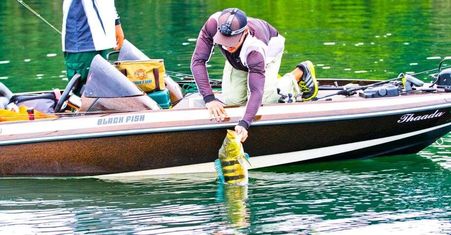 Neste fim de semana, a organização do 10º Torneio de Pesca de Três Lagoas, tido como o maior de pesque-solte do tucunaré no Brasil, homenageou o governador.