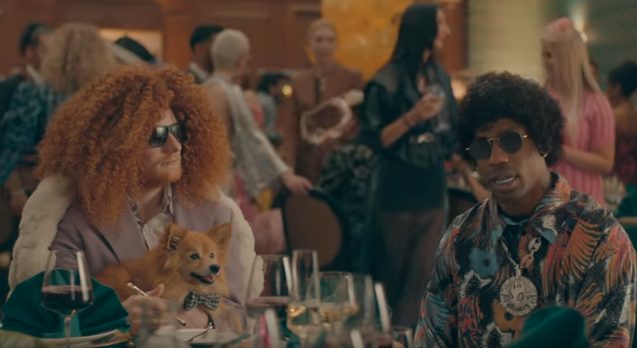 Ed Sheeran lançou nesta sexta-feira, 12, o clipe de Antisocial, música do cantor em parceria com Travis Scott