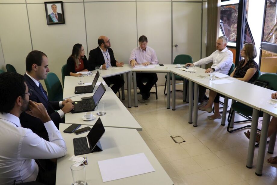 Na sexta-feira (19), a equipe da Semagro participou de nova reunião na Sefaz (Secretaria de Fazenda) com os executivos da Acron para apresentar as linhas de financiamento voltadas a investimentos no Estado, como o FCO (Fundo Constitucional de Financiament