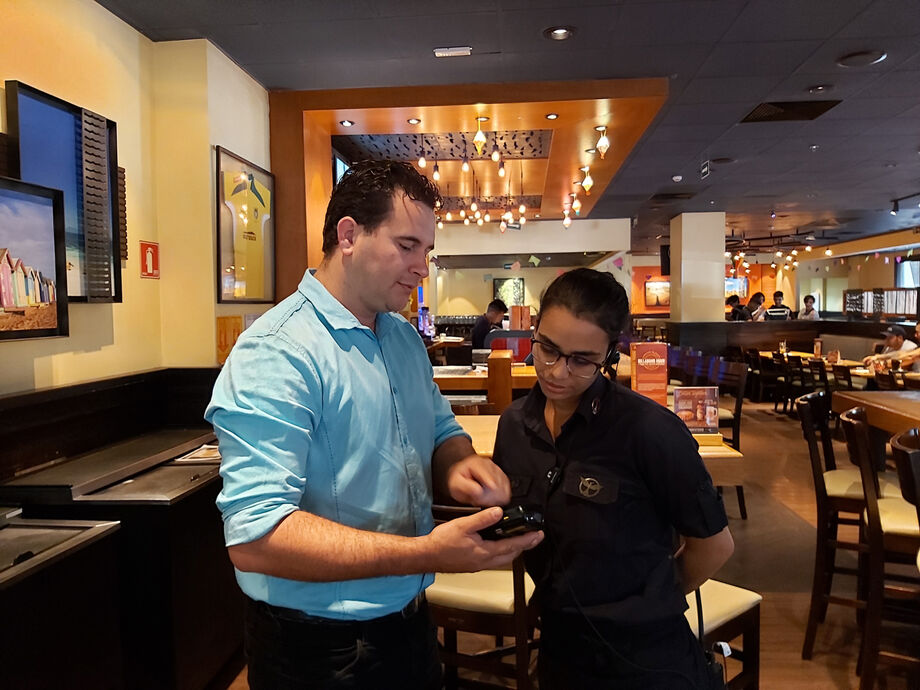 Fernando Guerra é um exemplo de crescimento e empreendedorismo dentro da empresa. Fernando começou como prep. (preparação de comidas) no Outback em Curitiba