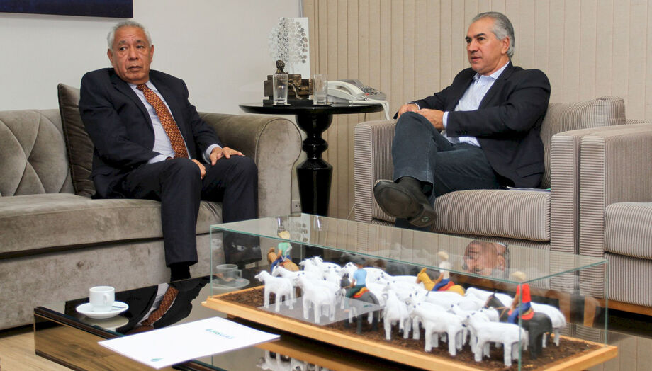 Reinaldo e o embaixador da Bolívia no Brasil conversaram sobre o aproveitamento do gás natural vindo da Bolívia pela fábrica de fertilizantes (UFN3), em Três Lagoas