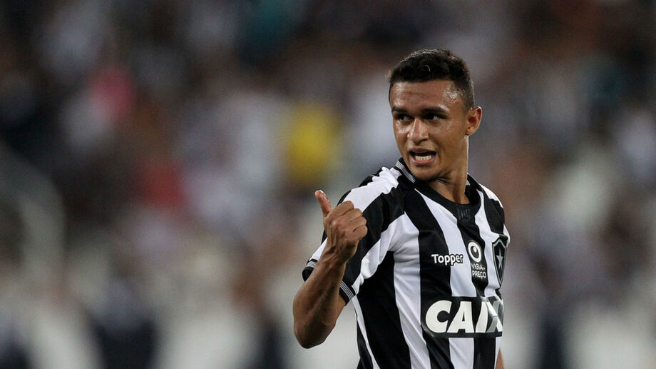 O atacante Erik, que pertence ao Palmeiras e vinha atuando pelo Botafogo por empréstimo, teve a sua saída do time carioca confirmada nesta sexta-feira