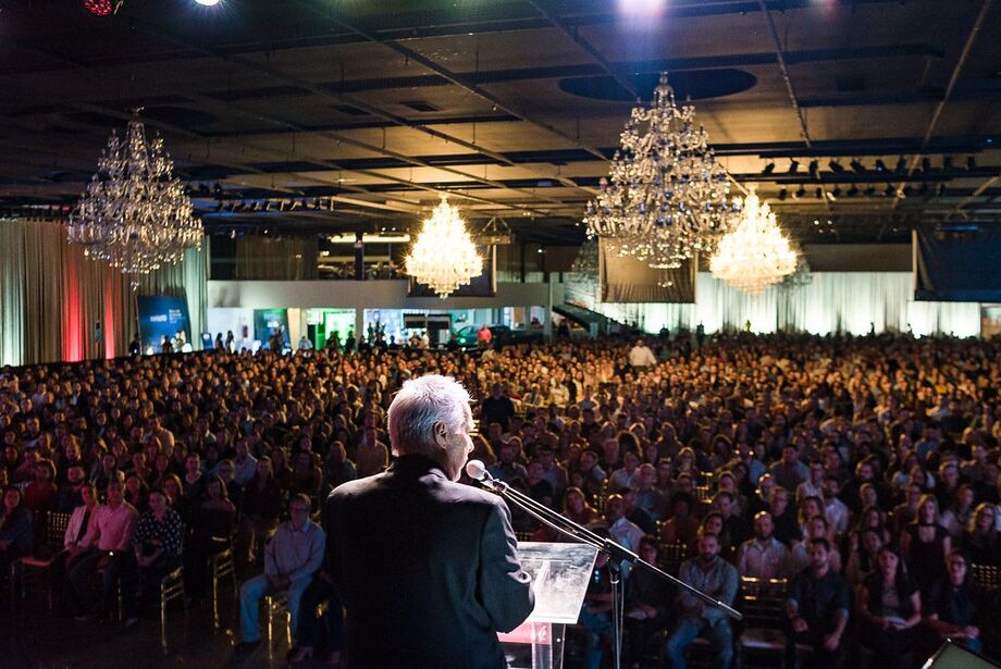Durante a apresentação, Max Gehringer fez um parâmetro da situação do mercado de trabalho no país