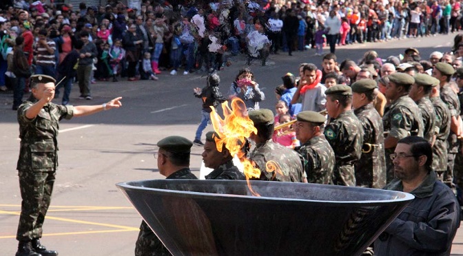 A Defesa Civil estadual estará com equipes no local das apresentações e montou um ponto de atendimento em frente ao palanque das autoridades, montada no cruzamento da avenida Afonso Pena e rua 13 de Maio