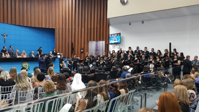 Treze projetos que tratam de concessão de comendas e títulos passaram pela CCJR