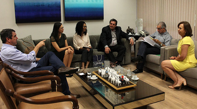 O governador Reinaldo Azambuja se reuniu nesta quarta-feira (18) com o superintendente estadual do Instituto Brasileiro de Geografia e Estatística (IBGE)