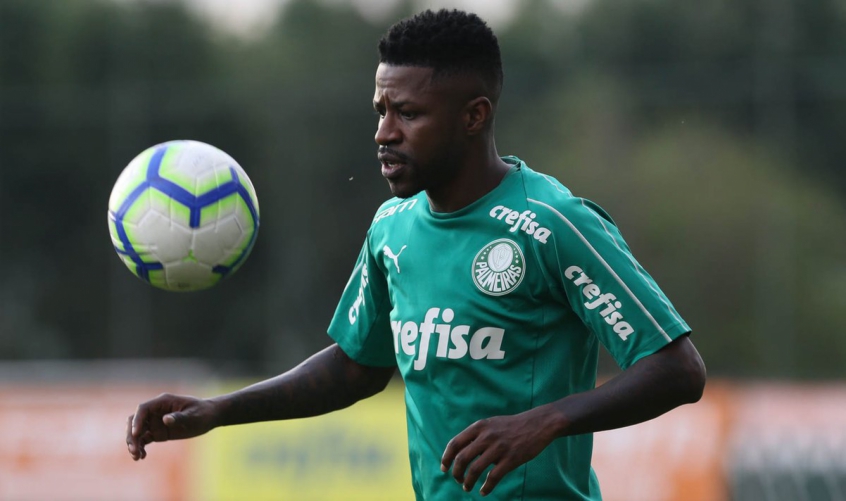 O meia Ramires, do Palmeiras, pode ficar pelo menos mais dois meses afastados dos treinamentos
