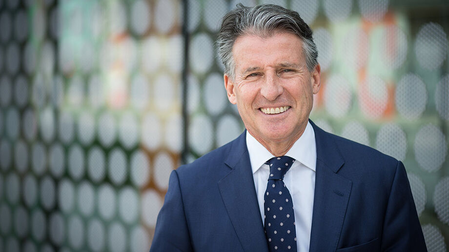 Sebastian Coe é campeão olímpico dos 1.500 metros em Moscou-1980 e Los Angeles-1984