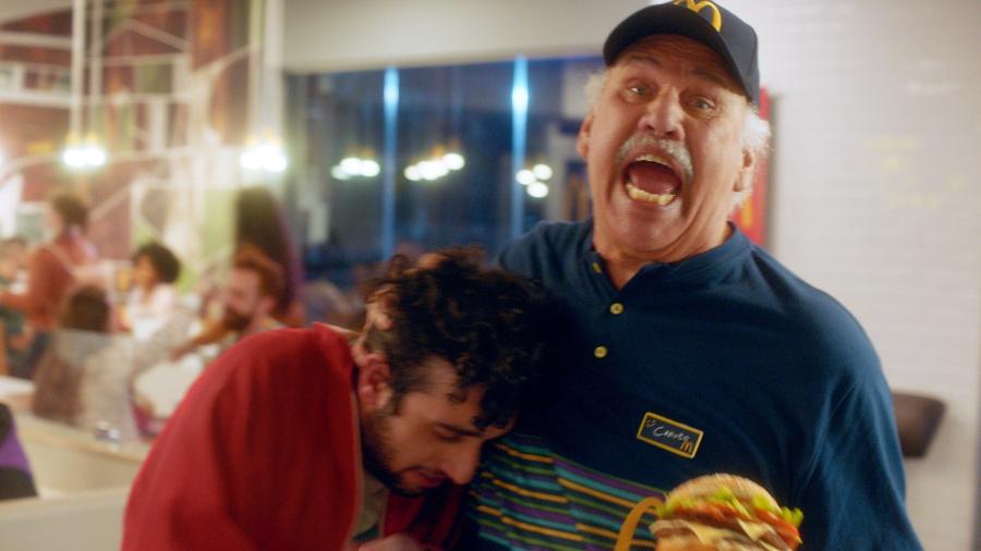 Campanha criada pela DPZ&T destaca o lançamento do Giga Tasty, que chega aos cardápios da rede nesta semana
