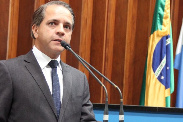 O deputado homenageou a Major QOPM Letícia Raquel Lopes Ramos, como forma de reconhecimento e representatividade feminina dentro da Polícia Militar de Mato Grosso do Sul