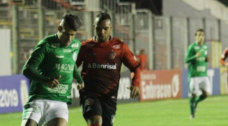 O time gaúcho completou quatro jogos sem vencer, mas ocupa a 12.ª posição, com 30 pontos