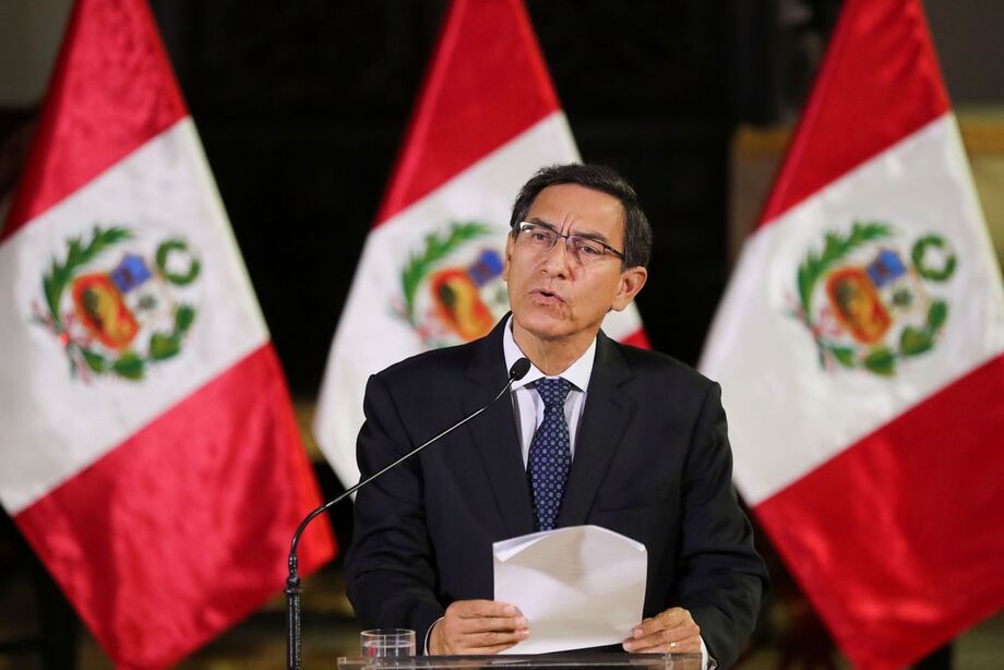 O Chefe do Comando Conjunto das Forças Armadas e os comandantes gerais do Exército, Marinha, Força Aérea e Polícia Nacional do Peru expressaram seu total apoio à ordem constitucional ao Presidente Martín Vizcarra como Chefe Supremo das Forças Armadas