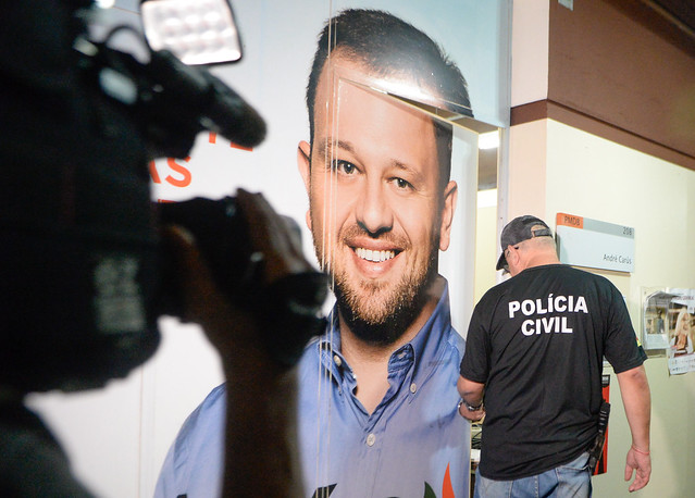 O vereador André Carús (MDB), de 37 anos, foi preso nesta terça-feira, dia 1º, em seu apartamento em Porto Alegre
