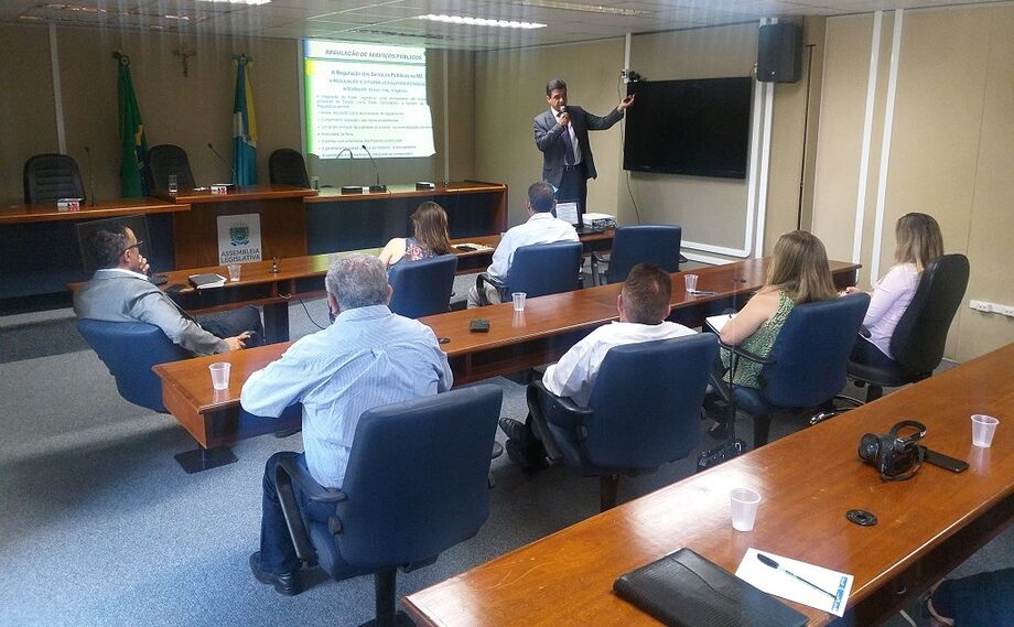 Em nome da Diretoria Colegiada da Agepan, ele apresentou um panorama dos modelos regulatórios nacional e estadual, e de como a Agência vem atuando em relação aos serviços delegados como o transporte de passageiro