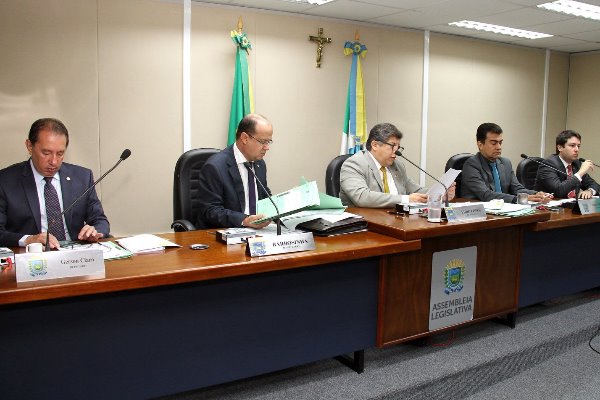Na manhã desta quarta-feira (2), a Comissão de Constituição, Justiça e Redação (CCJR), em reunião, devolveu dez matérias emitindo votos favoráveis