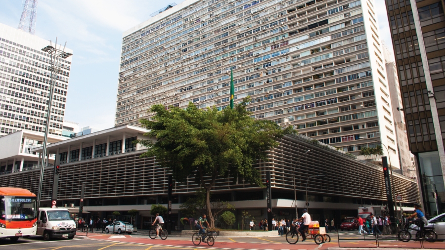A atual gestão do Conjunto Nacional acusa na Justiça a ex-síndica Vilma Peramezza de ter operado um esquema que fraudou pelo menos R$ 29,8 milhões na administração do edifício