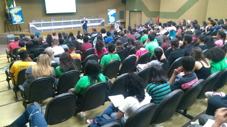 Serão cinco dias de palestras e dinâmicas, que abordarão temas como: Marketing Pessoal, Dicção, Oratória, Empregabilidade, Liderança, empreendedorismo, habilidade comportamental, inteligência emocional e elaboração de currículo