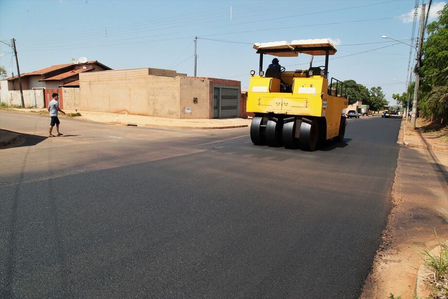 A Prefeitura de Campo Grande iniciou nesta terça-feira (01), o recapeamento da Rua Jerônimo de Albuquerque, uma das principais vias comerciais do Bairro Nova Lima
