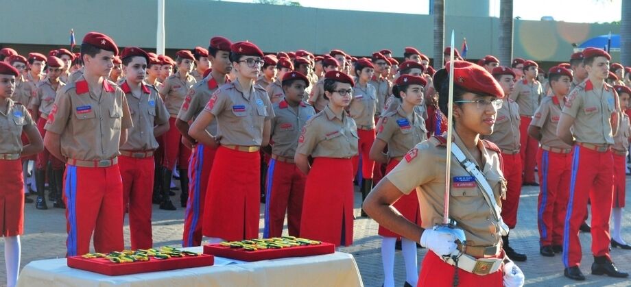 De acordo com o Governo Federal, a escola cívico-militar é um modelo desenvolvido para promover a melhoria na qualidade da Educação Básica do País