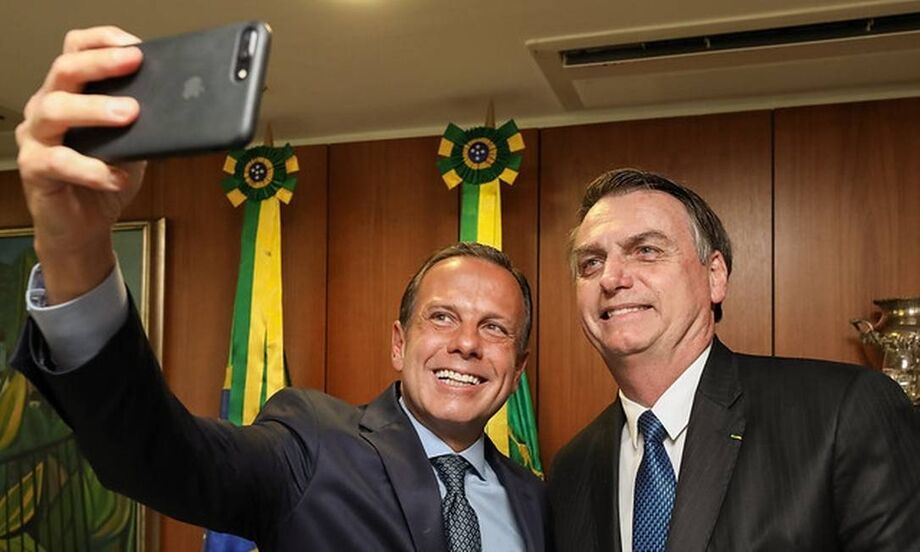 O governador de São Paulo, João Doria (PSDB), disse em entrevista à GloboNews que nunca foi bolsonarista e que apenas incorporou o slogan BolsoDoria na eleição de 2018