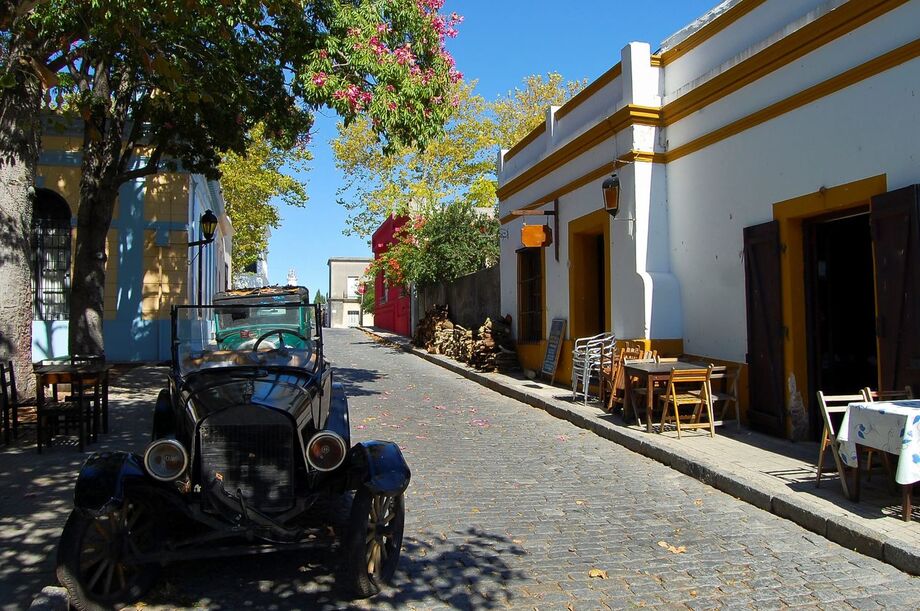 O Uruguai é um país de contrastes, de gente, de tradições e folclores, onde a cultura, a arquitetura e a história convivem com o Golf, o turismo rural, náutico, esporte, cruzeiros e gastronomia