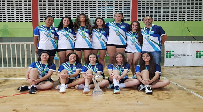 A Seleção de Voleibol Feminino Sub-16 de Mato Grosso do Sul conquistou o título de vice-campeã da 2ª Divisão do Campeonato Brasileiro de Seleções
