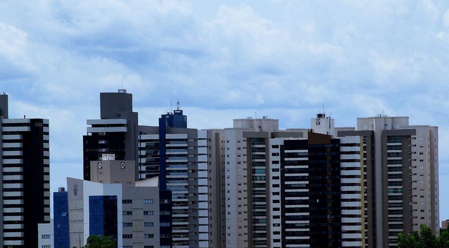 A previsão do Centro de Monitoramento do Tempo e do Clima (Cemtec) é de céu nublado com pancadas de chuva e trovoadas por vezes fortes nas regiões sul e sudoeste