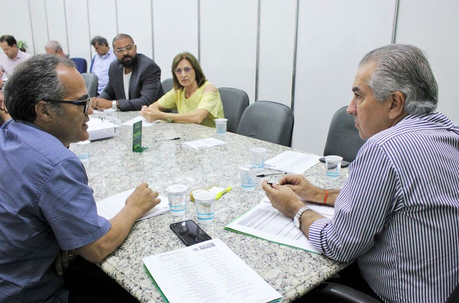Há menos de um ano no cargo, o prefeito de Ladário, Iranil Lima Soares, foi recebido pelo governador Reinaldo Azambuja nesta sexta-feira (4.10)