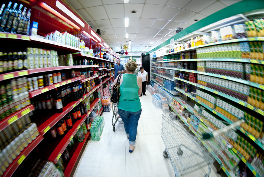 Na última década, os brasileiros gastaram menos do orçamento com carnes, cereais, farinhas e massa, leites e derivados, e óleos e gorduras