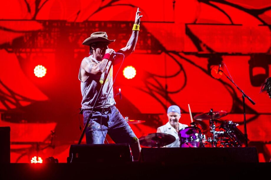 Na metade do show, o Red Hot toca uma versão de I Wanna Be Your Dog, do Stooges, assim como fez em 2017, num momento de reverência ao passado
