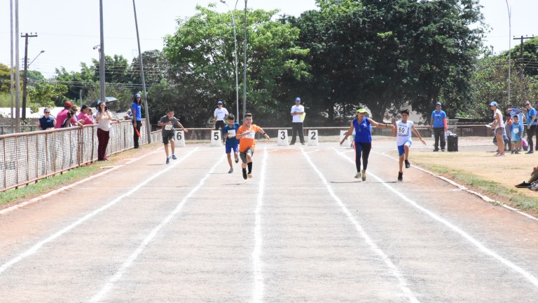 O atletismo foi a modalidade que abriu as competições e reuniu 500 atletas nas provas