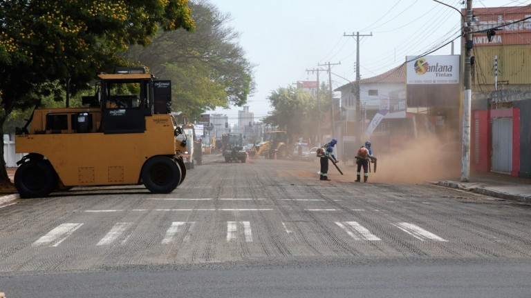 O trecho inicial da Rua 14 de Julho, numa extensão de 1,4 km entre as avenidas Consolação e Fernando Correa da Costa, já está com asfalto novo