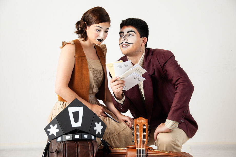 O ano de 2019 ainda não terminou, mas já promete ser inesquecível para o ator e dramaturgo Vitor Rocha - em uma temporada teatral marcada pela escassez de patrocínios, ele conseguiu estrear dois espetáculos, Se Essa Lua Fosse Minha e O Mágico di Ó