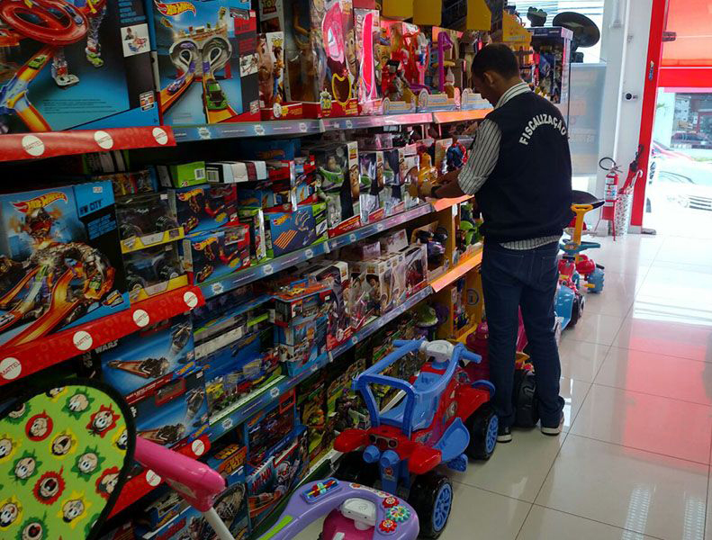 Foram fiscalizados 16 estabelecimentos comerciais na Capital sul-mato-grossense e inspecionados 4306 brinquedos, sendo que 2398 produtos foram aprovados na operação realizada pela Agência