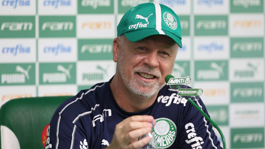 O técnico Mano Menezes e o gerente de futebol do clube, Cícero Souza, foram à FPF participar do encontro sobre o Campeonato Paulista de 2020