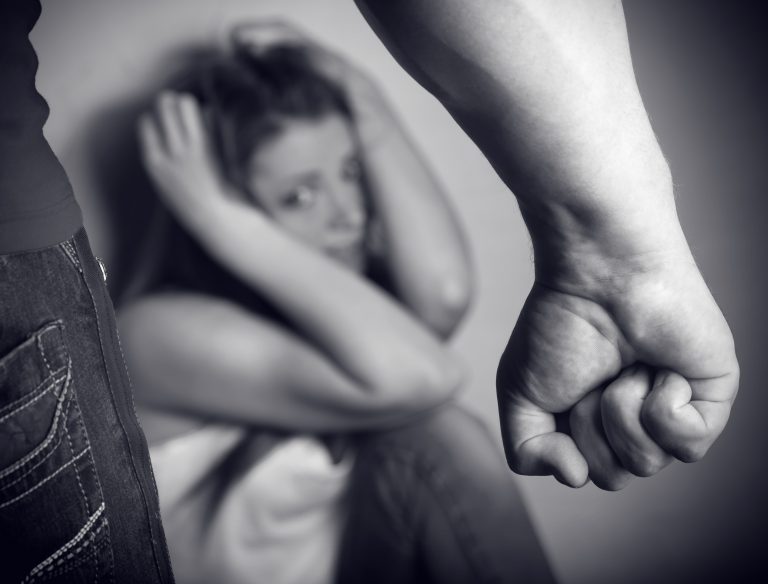 Duas leis alteram a Lei Maria da Penha para ampliar a proteção à vítima de violência doméstica